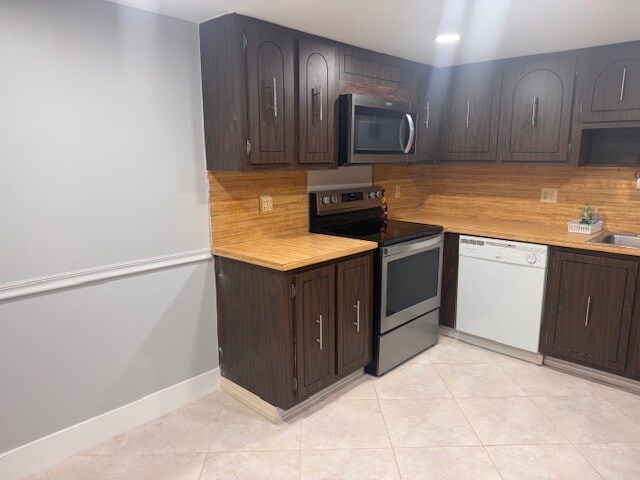 Building Photo - 16300 Golf Club Rd