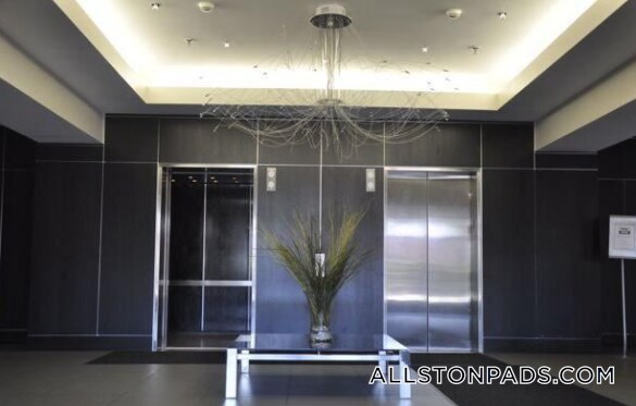 Building Photo - 15 N Beacon St