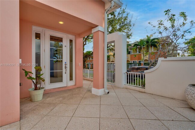 Building Photo - 912 NE 17th Way