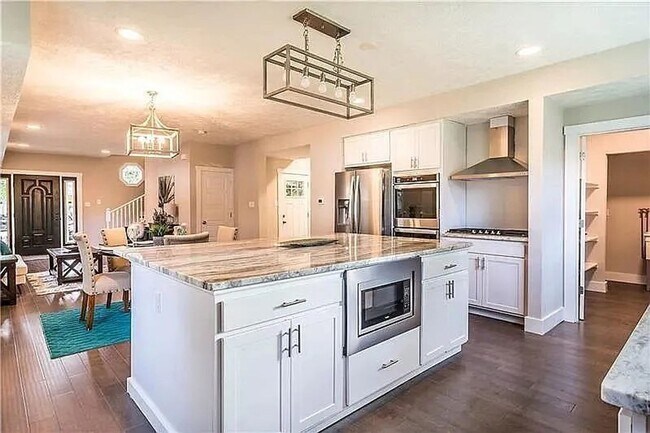 Building Photo - 4 Bed 3 Bath in Oakmont