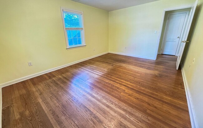 Building Photo - Beautiful 3BR/1.5BA Home in Newport News, VA - Move-in Ready!