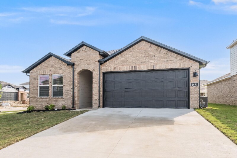 Primary Photo - 4651 W Aurora St