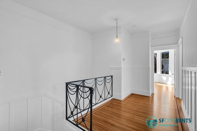 Building Photo - Cole Valley: Top Floor Edwardian Flat w/ F...