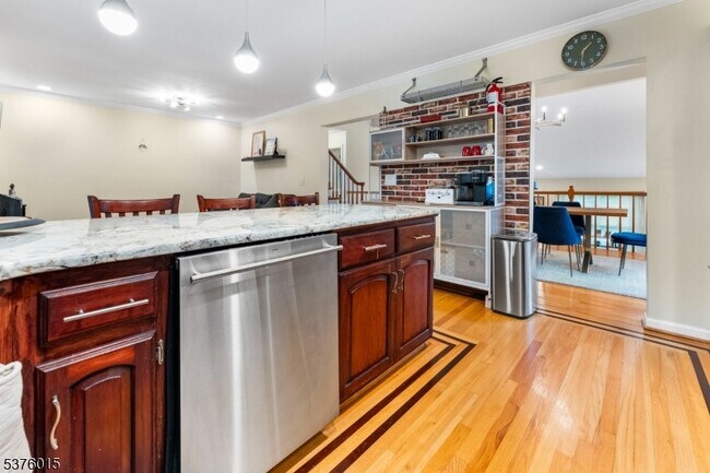 Building Photo - 4 Brightwood Ln