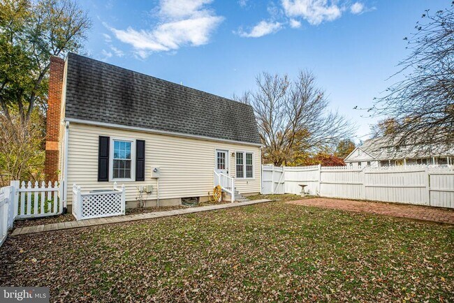 Building Photo - 1445 Heatherstone Dr