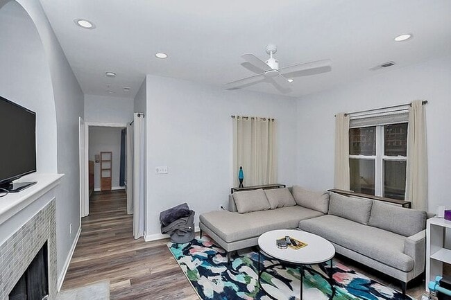 Building Photo - Stunningly Updated 2BD/2BA Ground Floor Unit in Elizabeth!