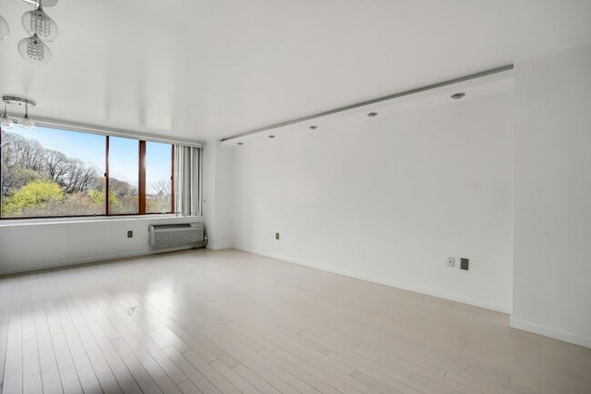 Building Photo - 100 Old Palisade Rd