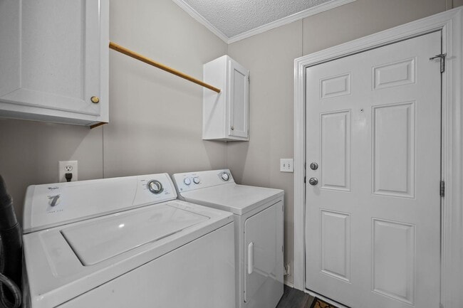 Building Photo - Charming 4-Bedroom Home on Spacious 2.64-Acre Lot in Graham, NC