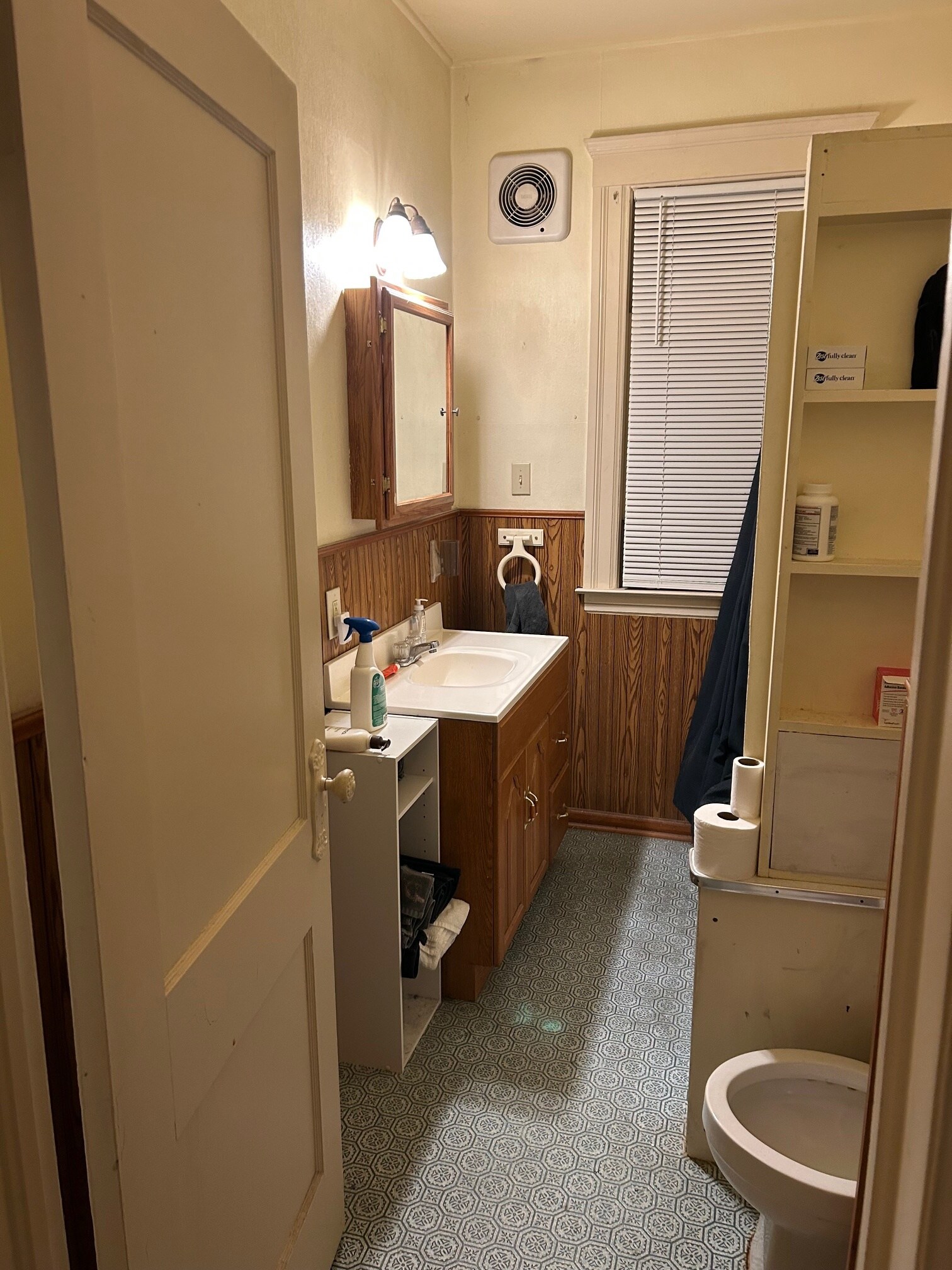 Building Photo - 1075 Lakepointe St