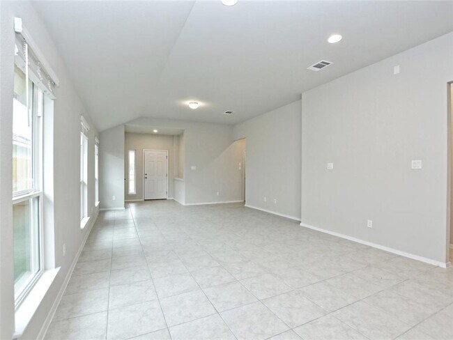 Building Photo - 208 Trailside Ln