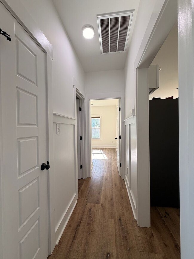 Building Photo - 309 Belgian Ct