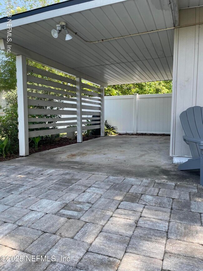 Building Photo - 780 Redfin Dr