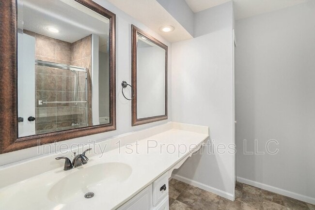 Building Photo - 3541 NE 72nd Terrace