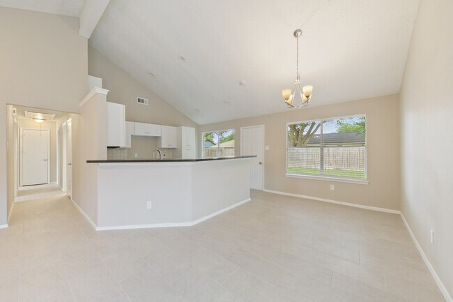 Building Photo - 1911 Highcrest Dr