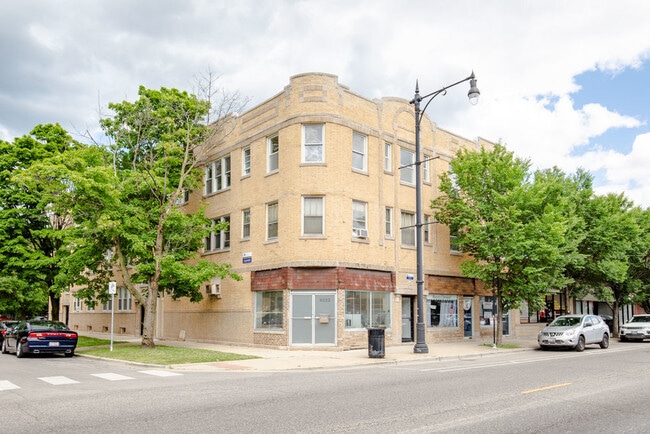 Primary Photo - 5137 W Windsor Ave