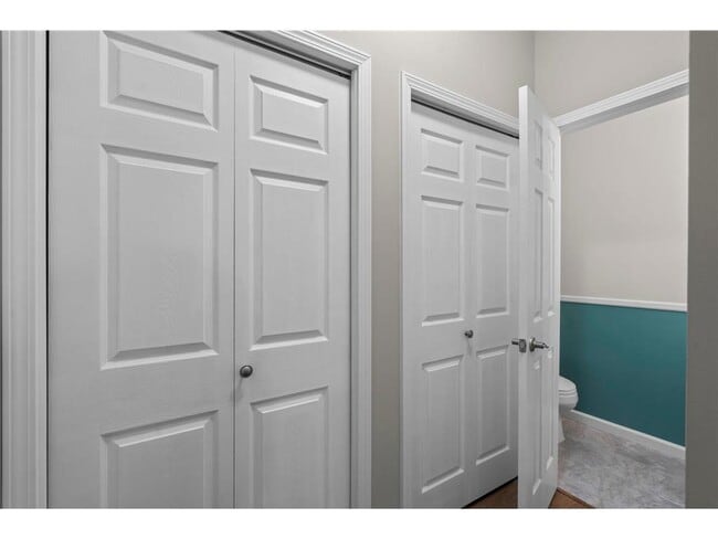 Building Photo - 2504 Country View Dr