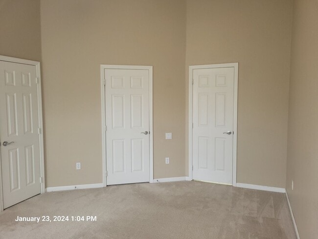 Building Photo - 2 bedroom, 2.5 bath townhouse