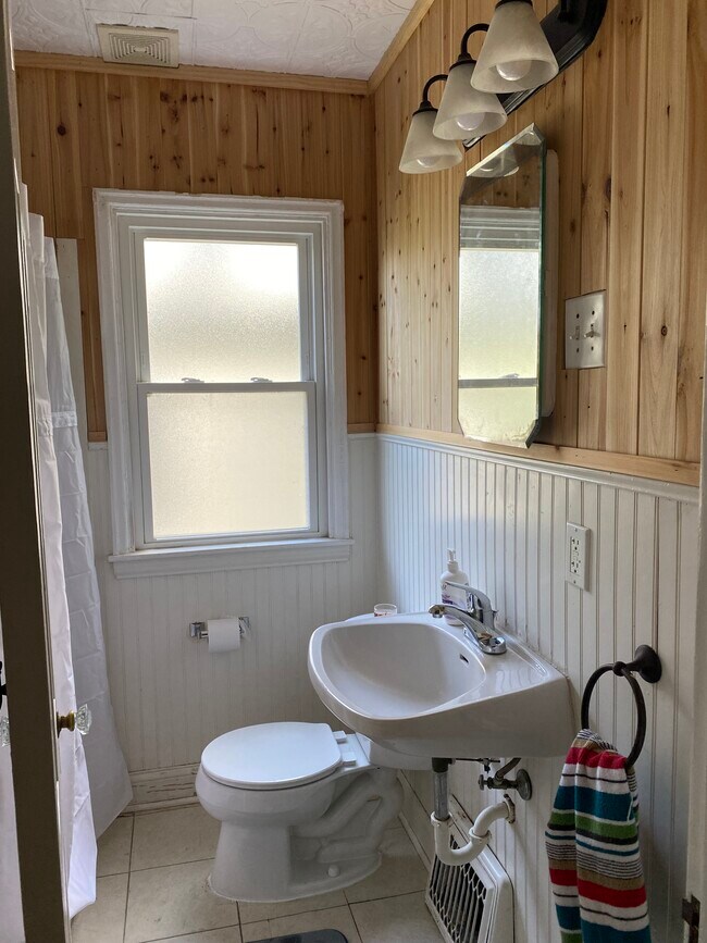 Main level bathroom - 3915 Aldrich Ave N