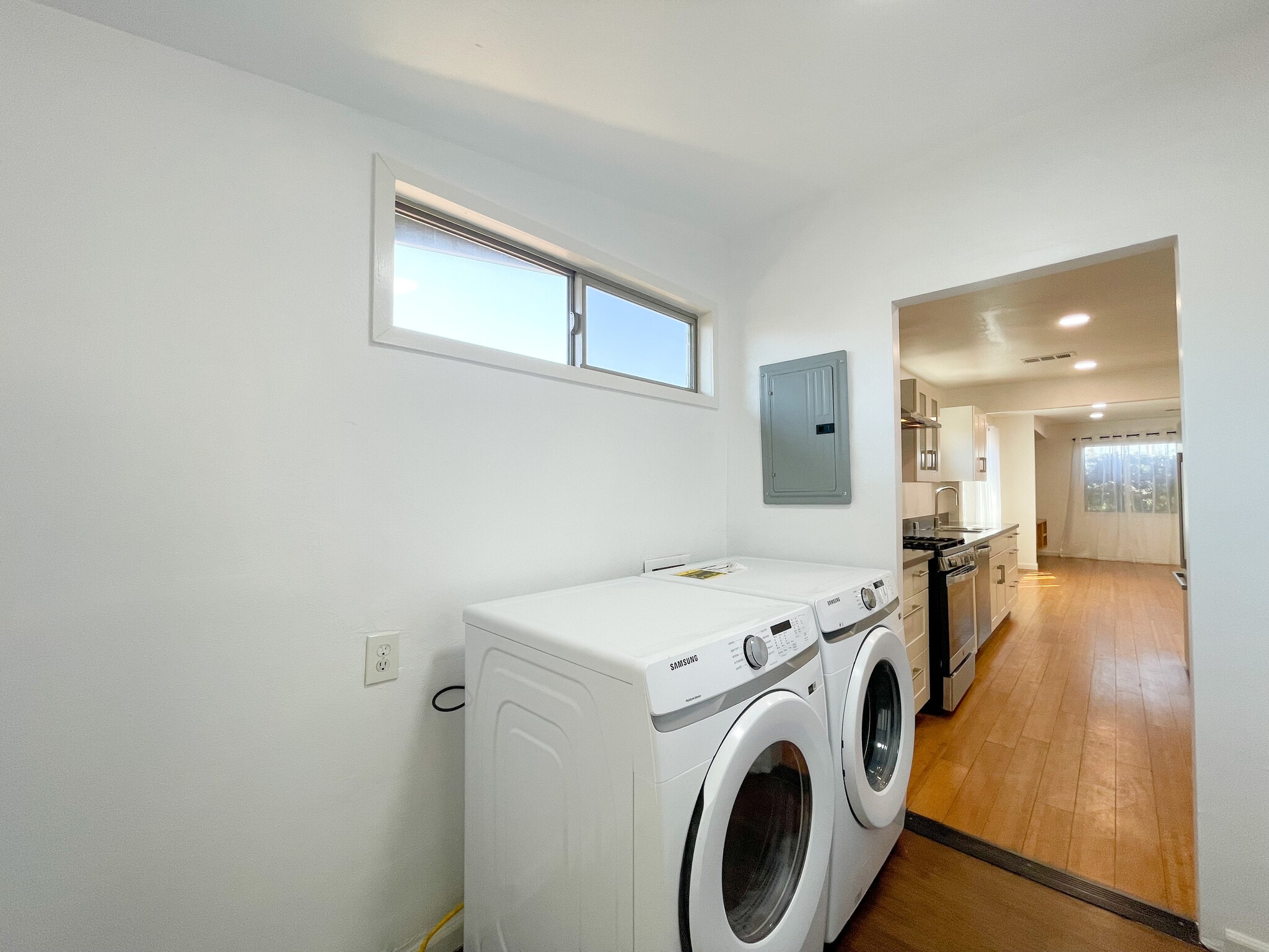 Building Photo - 958 Camulos St