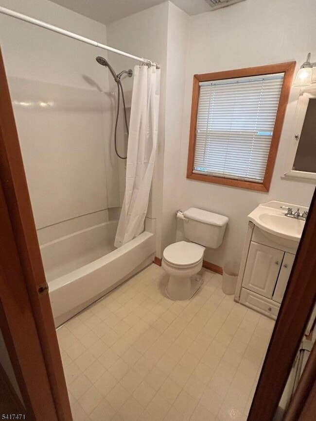 Building Photo - 65 Finderne Ave