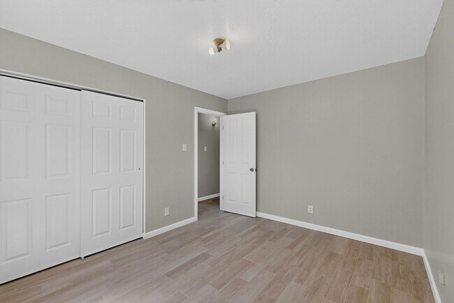 Building Photo - 7101 Cindy Dr NE