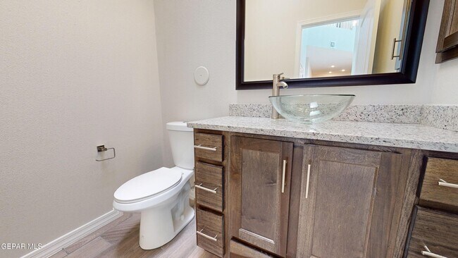 Building Photo - 500 La Entrada Cir