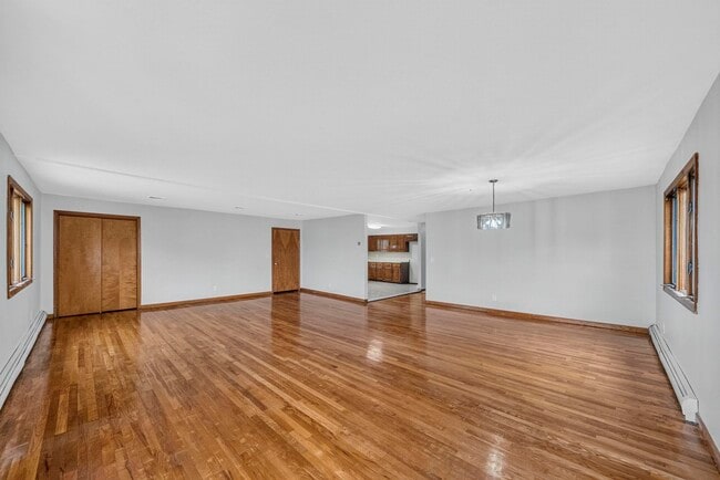 Building Photo - 612 72nd St
