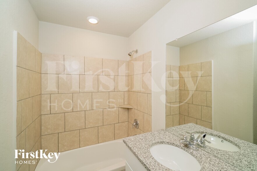 Building Photo - 2704 La Mundial St