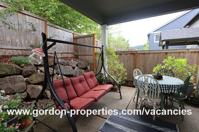Building Photo - SE Golden Eagle Ln - 4 bedroom home in Hap...