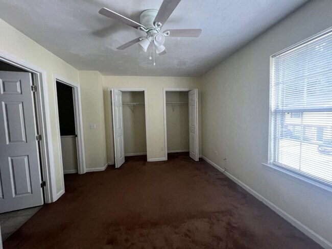 Building Photo - 3051 Camelliawood Cir E