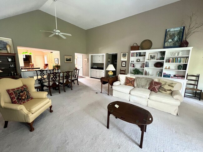 Primary Photo - 1020 Embassy Row Way