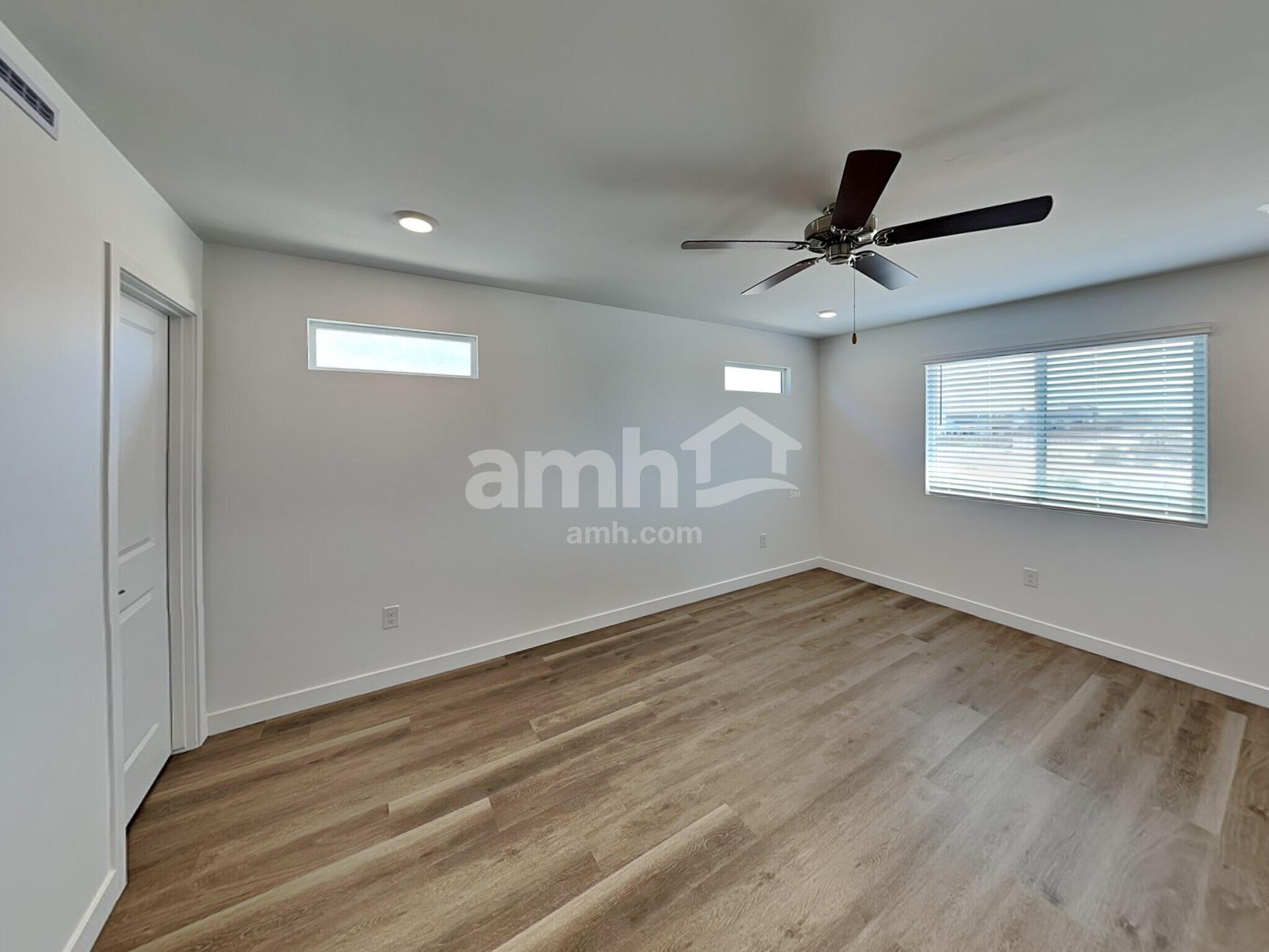 Building Photo - 9665 N Avenida Lucena