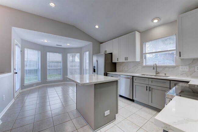 Building Photo - 9026 Eaglecove Dr