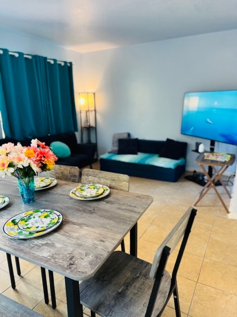 Building Photo - Rebecca