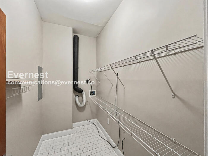 Building Photo - 92 S Main St