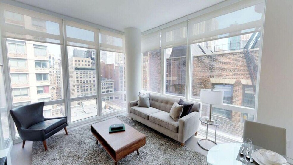 Primary Photo - 42 W 33rd St