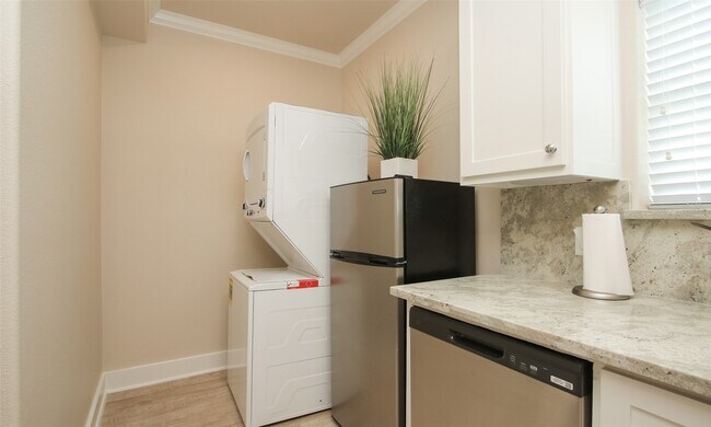 Building Photo - 3533 Mt Pleasant St