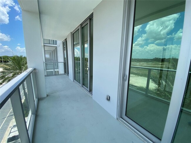 Building Photo - 2000 Metropica Wy