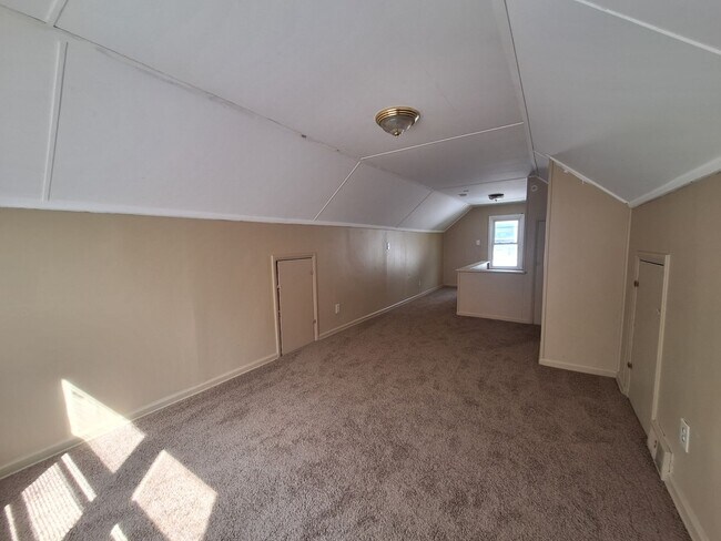 Building Photo - Come see your new home!