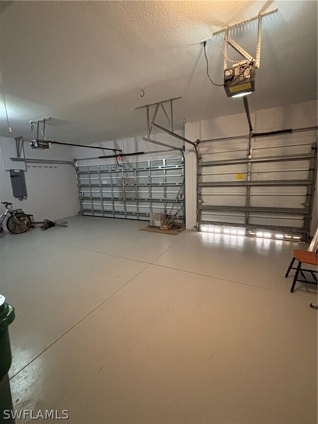 Building Photo - 2210 Grove Dr