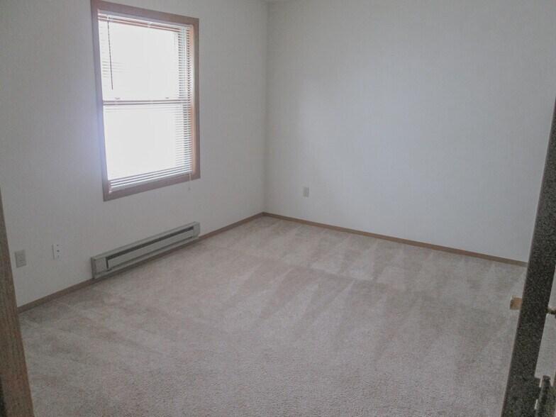 Building Photo - 308 Pine Crest Dr