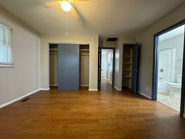Building Photo - 2108 W Sunset Dr
