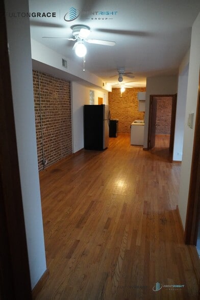 Building Photo - 1259 W Devon Ave
