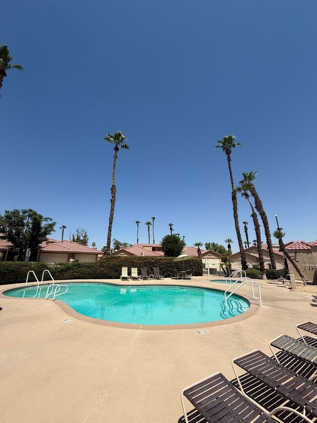 Building Photo - Woodhaven CC - Unfurnished 3br - Long Term