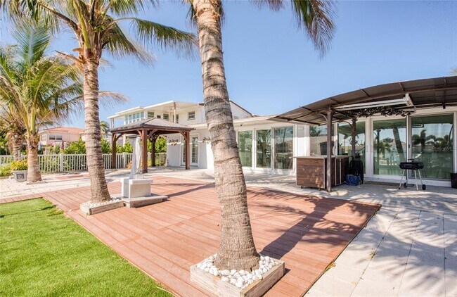 Building Photo - 551 Crystal Dr