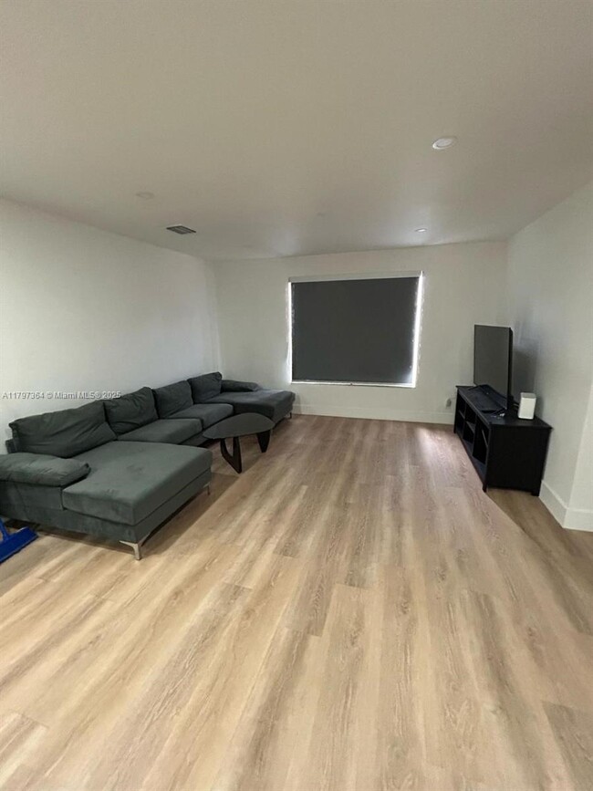 Building Photo - 4434 SW 59th Ct