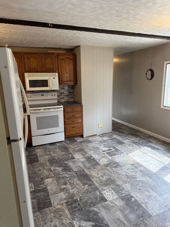 Building Photo - 14 Peach Orchard Rd