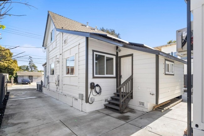 Building Photo - 409 Tilton Ave