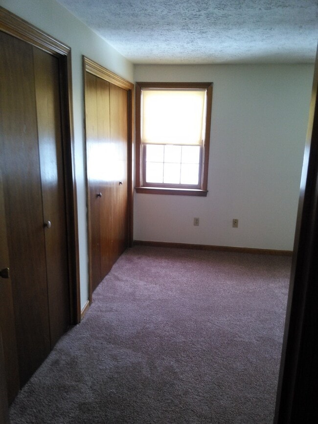 Building Photo - Townhome Style Condo Unit Available For Rent!