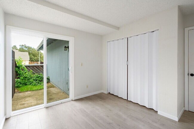 Building Photo - 9417 Aizenberg Cir